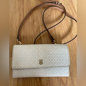 Tommy Hilfiger Women's Beige Crossbody Purse